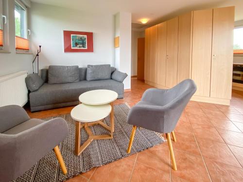Wiesengeflüster Dachgeschosswohnung mit Balkon und Müritznähe 200 m — 4-Star Luxury Hotel in Marienfelde, Germany