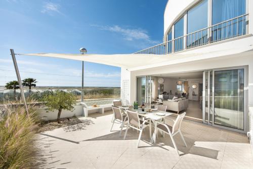 270 SQM Pérola Da Fuseta Pool & Jacuzzi Terrace sea view — 4-Star Luxury Hotel in Fuzeta, Portugal