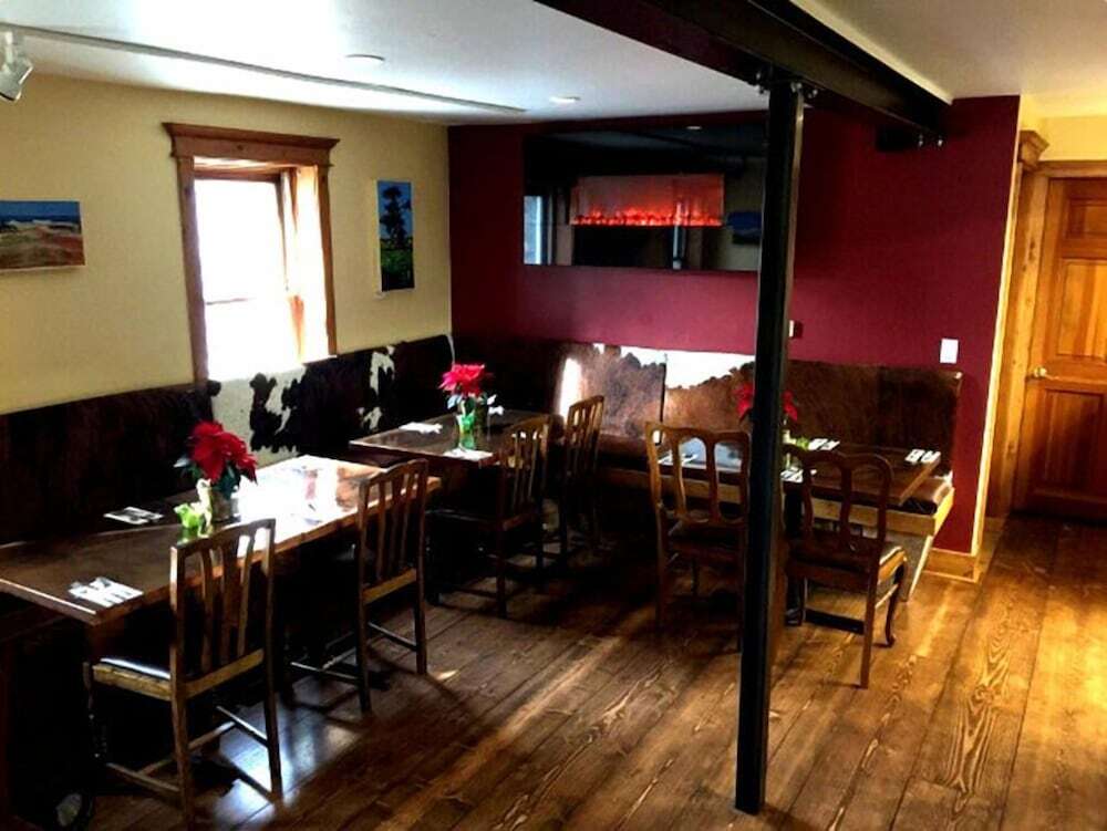 1882 Bar and Grill at River Street Inn - photo 6