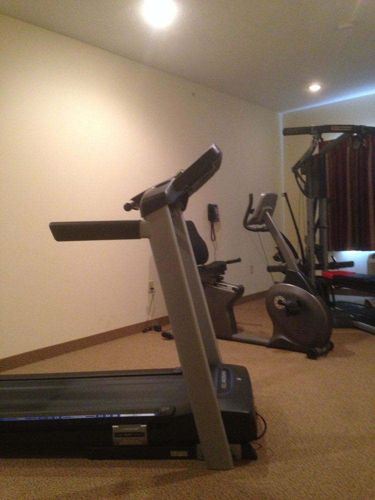 Edgewood Hotel & Suites - photo 31