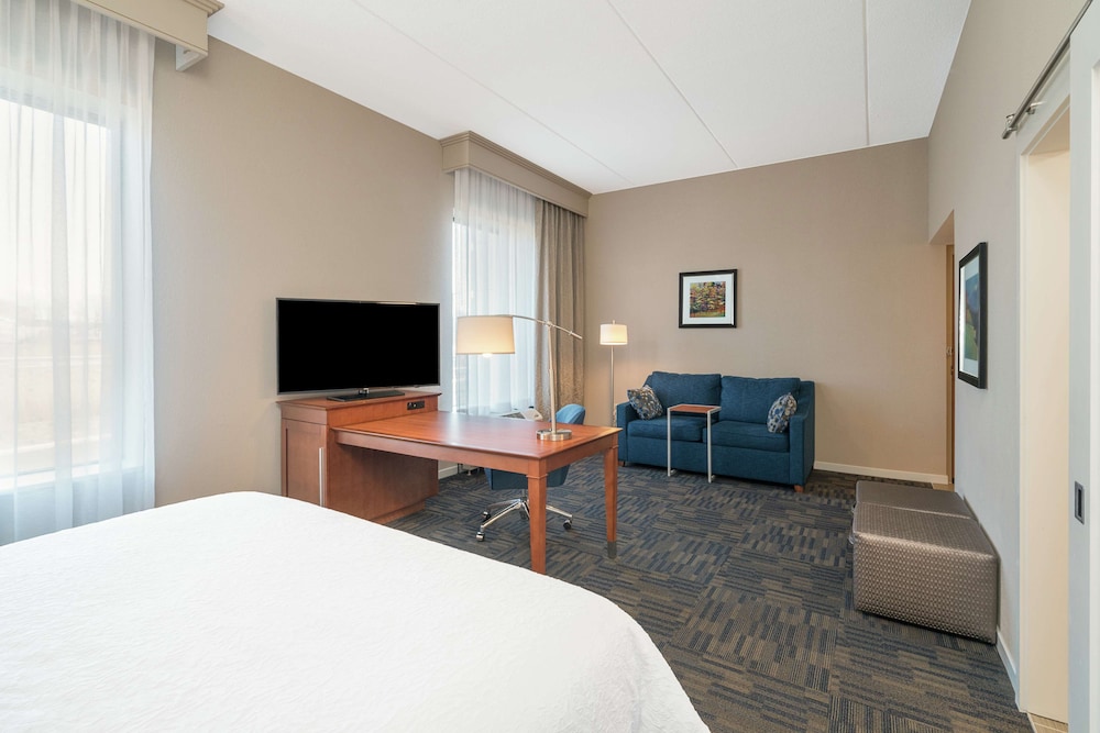 Hampton Inn & Suites Newburgh Stewart Airport - photo 8
