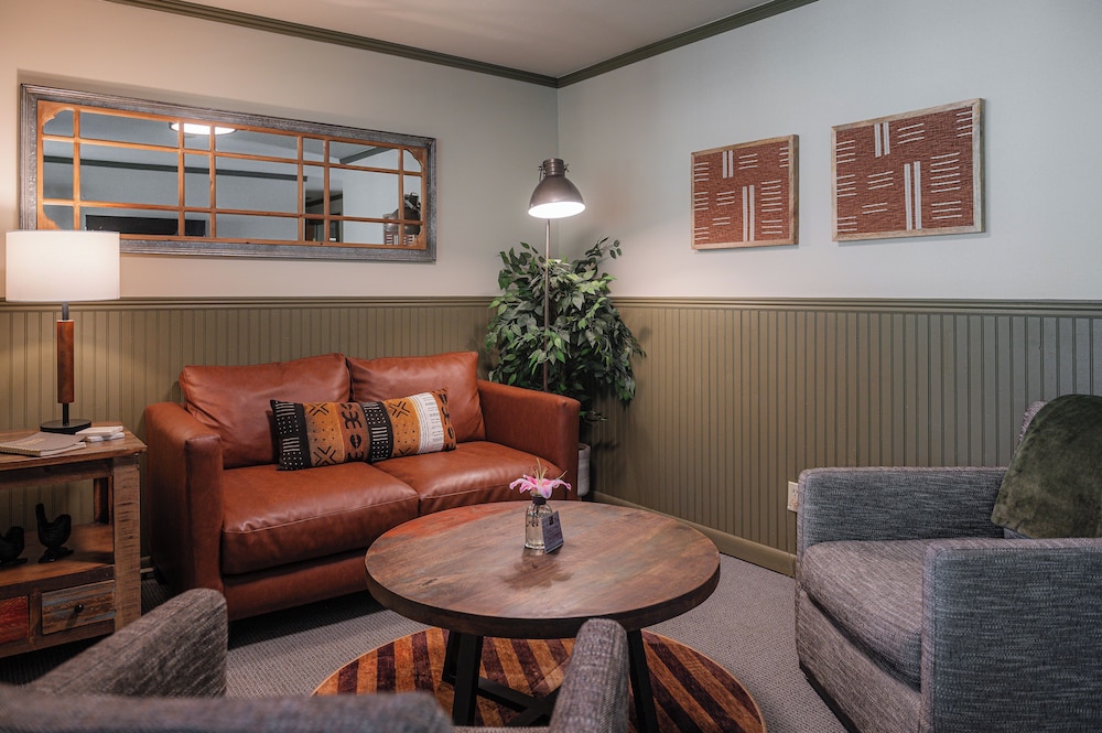 Highland Haven Creekside Inn - photo 23