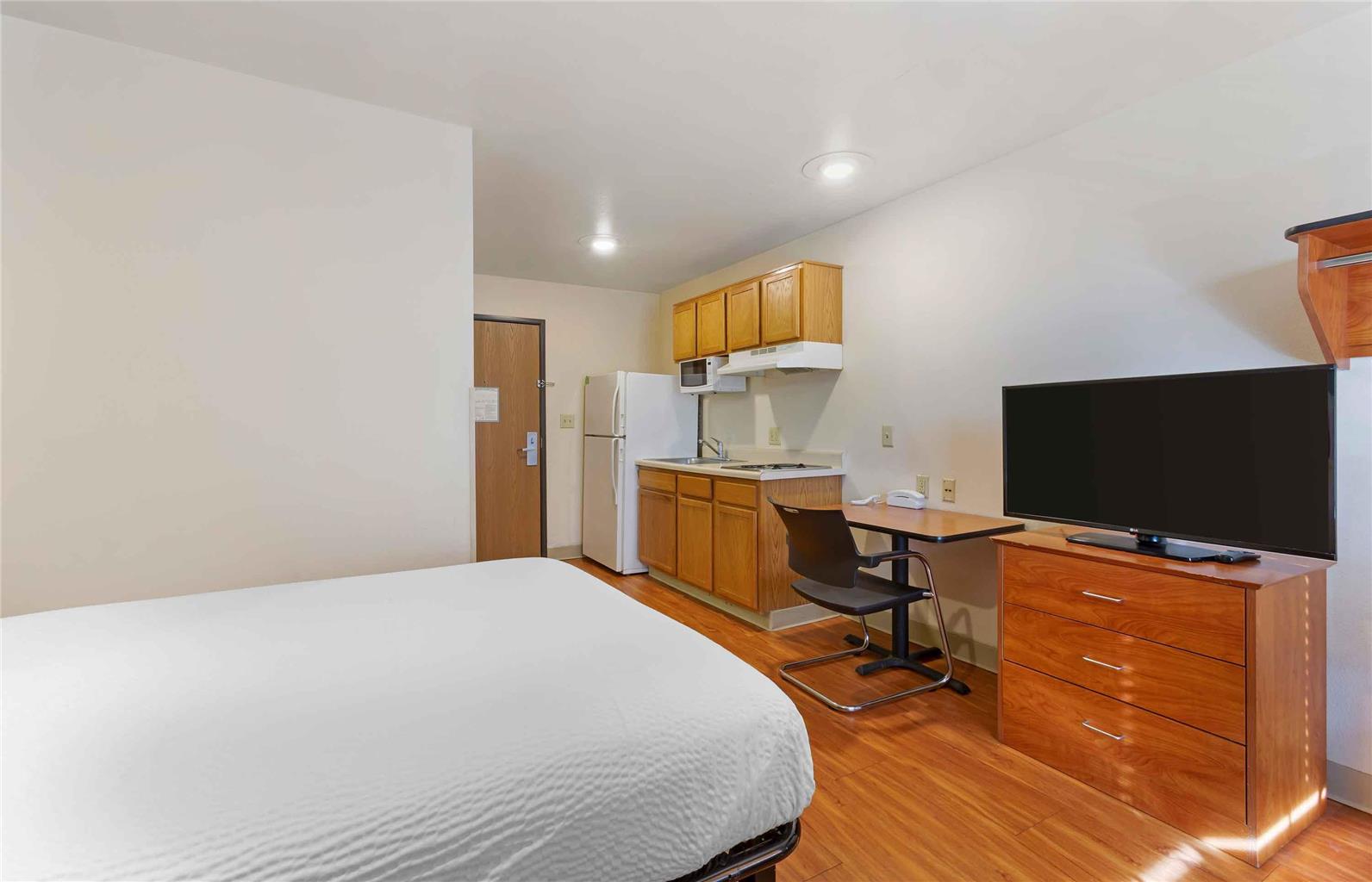 Extended Stay America Select Suites Phoenix West - photo 8