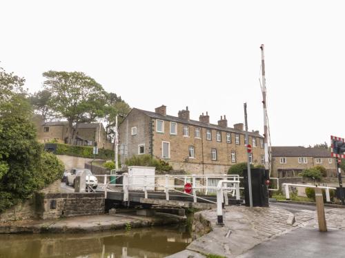 Canal View - carbon neutral hotel in Skipton