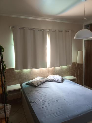 Quarto ótimo local próximo shopping in Campo Grande, Brasil