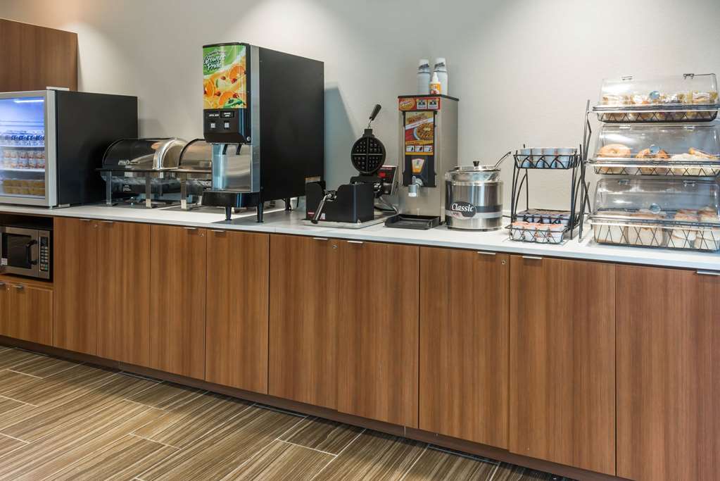 Microtel Inn & Suites By Wyndham Altoona - photo 15