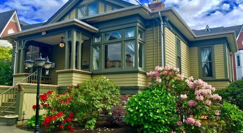 Robert Porter House Inn — 4-Star Luxury Hotel in Victoria, Canada