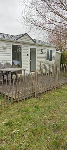 Luxueuze stacaravan 4pers met terras en tuintje Bredene