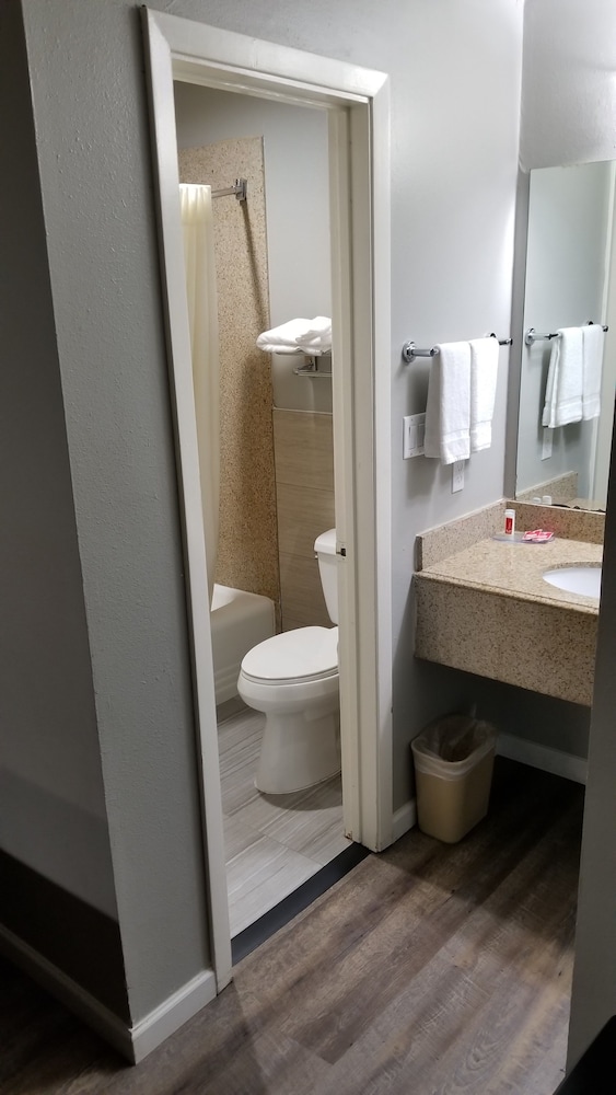 Prestige Inn - photo 12