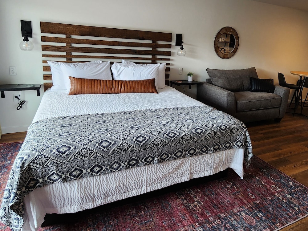 The Lakehouse Inn at Sledd Creek - photo 13