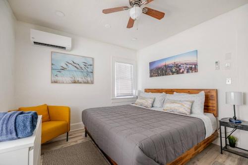 Downtown Oasis One Bedroom Private Bungalow — 4-Star Luxury Hotel in St. Petersburg, United States