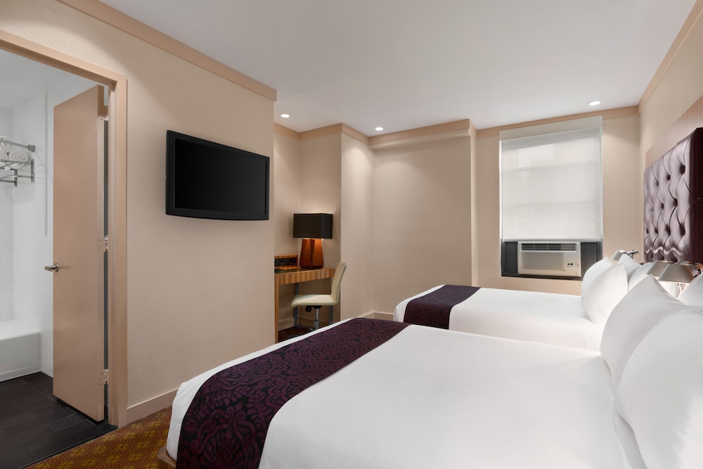 Night Hotel Broadway - photo 30