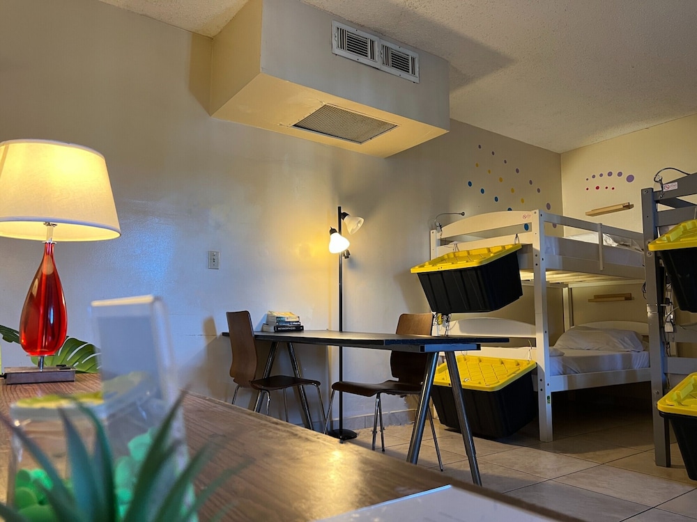 Bposhtels Hollywood Florida Hostel - photo 7