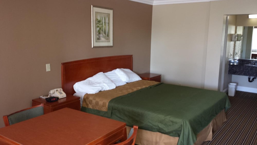 Regency Inn and Suites Moreno Valley - photo 14