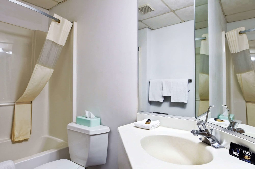 Travelodge by Wyndham Niagara Falls - photo 31
