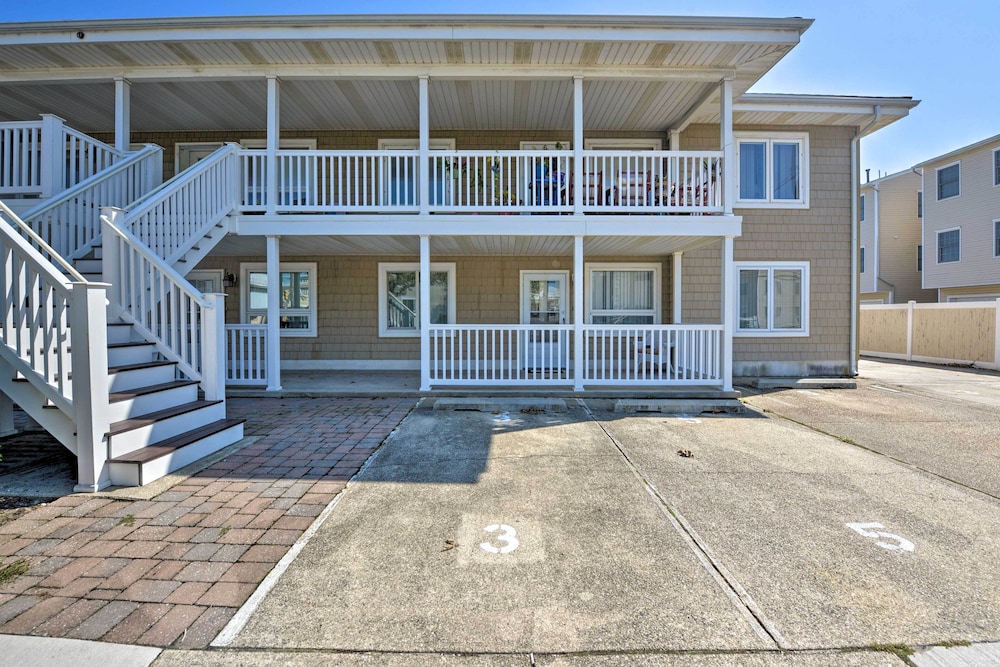 Beach Block Wildwood Condo Proximity to Dining — 4-Star Luxury Hotel in Wildwood, United States