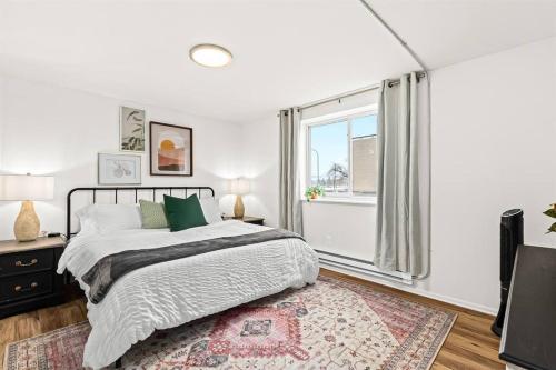 Spacious 1BR Flat near Downtown Royal Oak — 4-Star Luxury Hotel in Royal Oak, United States