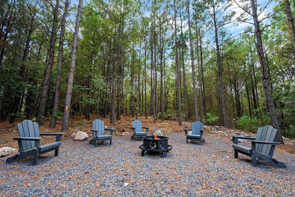 Starlight Retreat 12 Guests in Broken Bow, United States