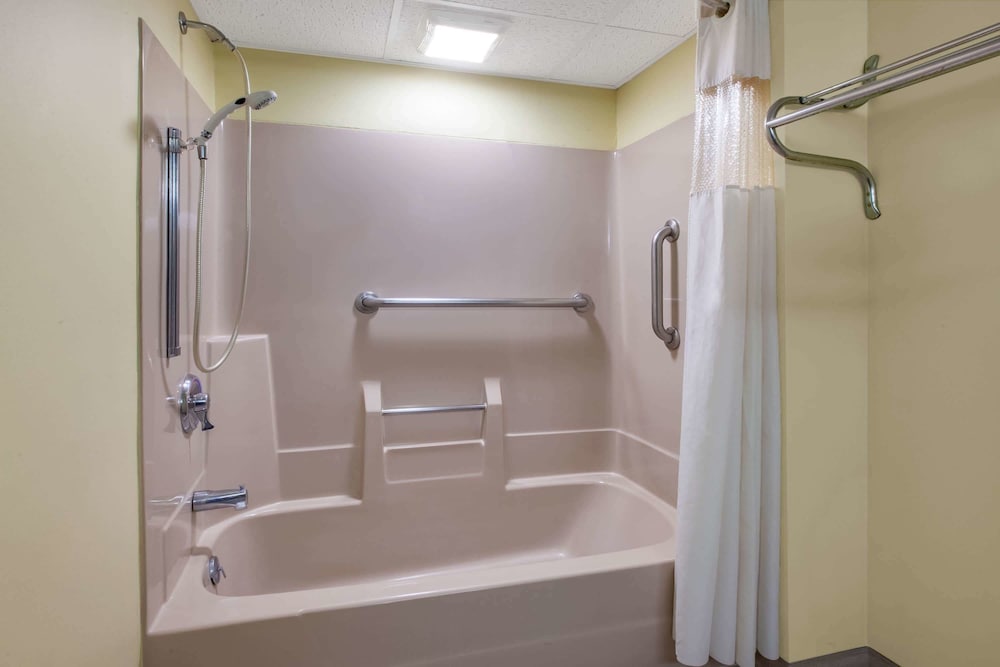 Days Inn by Wyndham Grantville Hershey North - photo 14