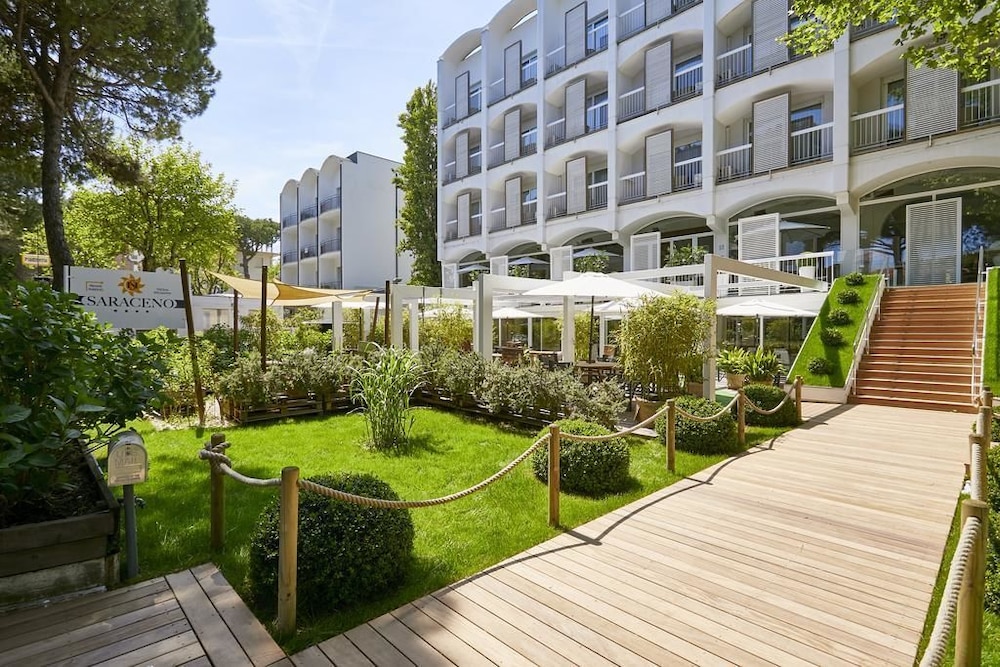 Hotel Saraceno Resort with Private Beach in Milano Marittima, Italy