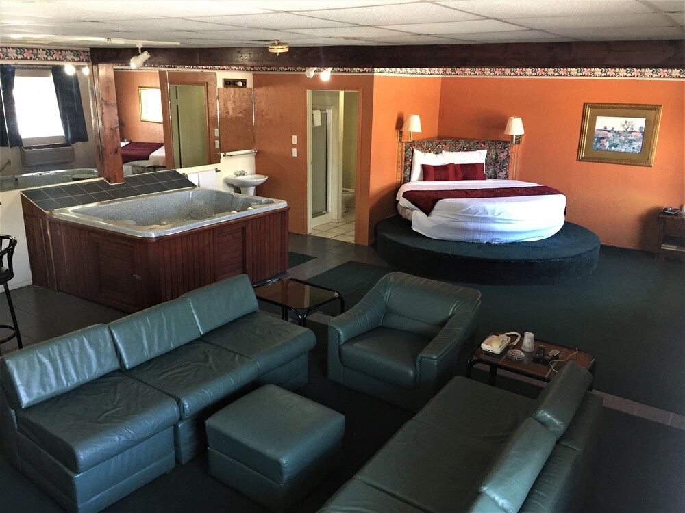 Economy Inn Lawton - photo 3