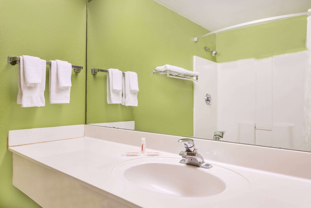 Super 8 by Wyndham Greer Spartanburg Area - photo 14