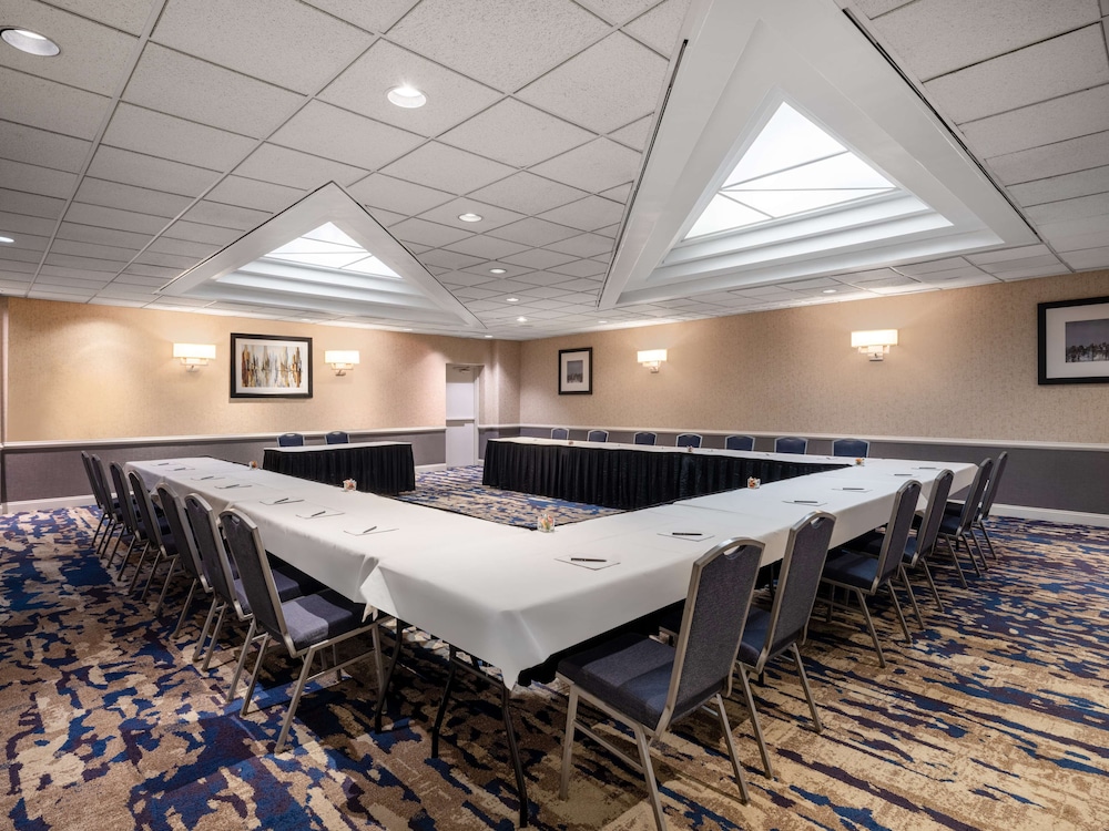 Embassy Suites by Hilton Baltimore Hunt Valley - photo 45