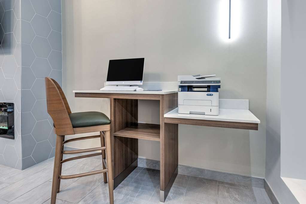 La Quinta Inn & Suites by Wyndham Allen at The Village - photo 35