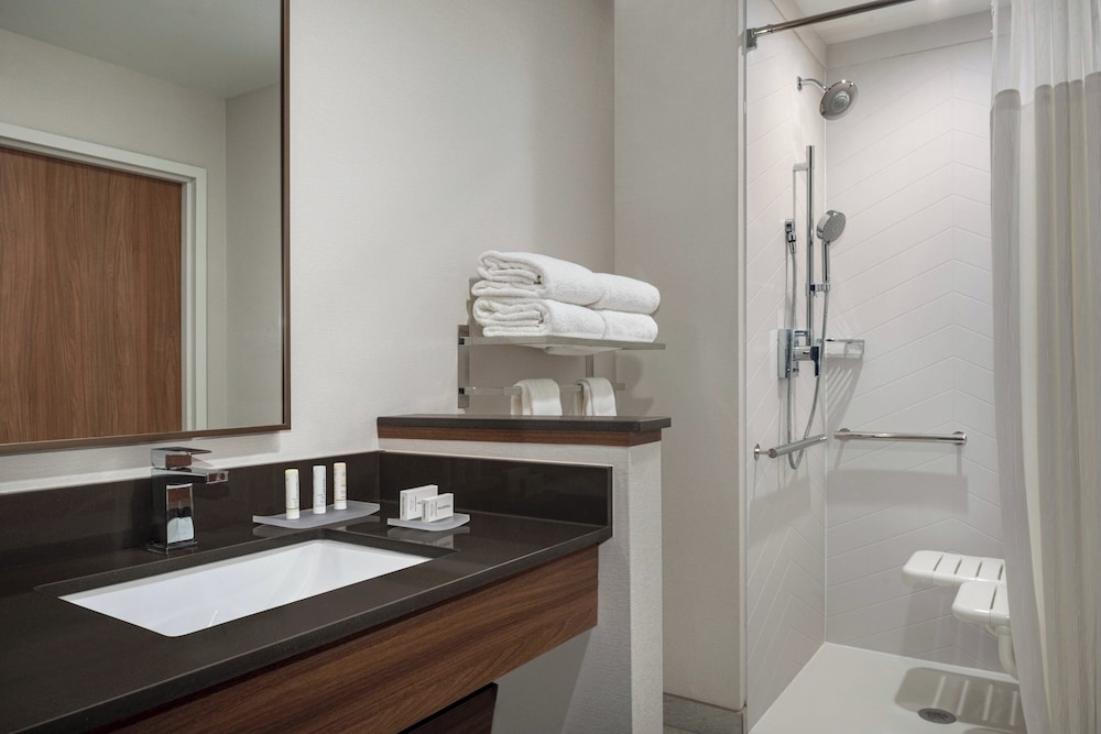 Fairfield Inn & Suites by Marriott Milwaukee West - photo 15