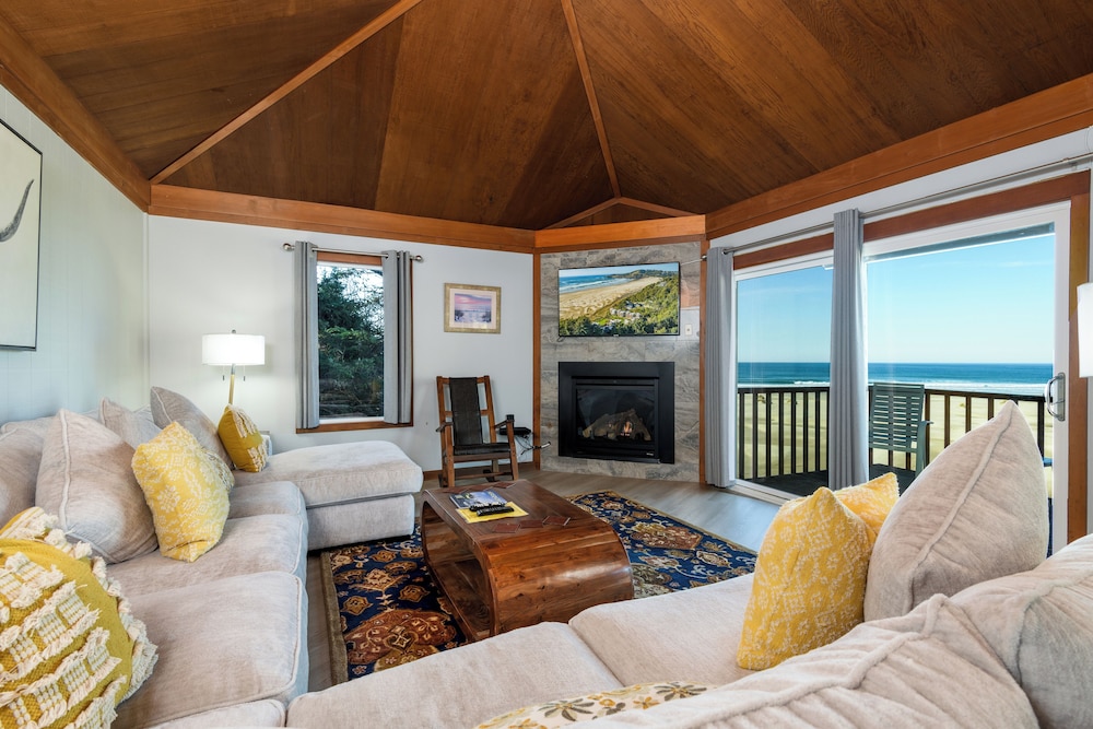 Little Creek Cove Beachfront Resort in Newport, United States