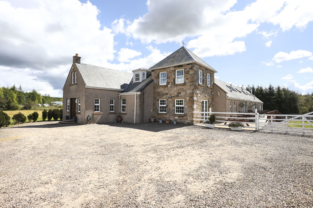 JOIVY Greenknowes Estate With Hot Tub And Bar — hotel in Kelty