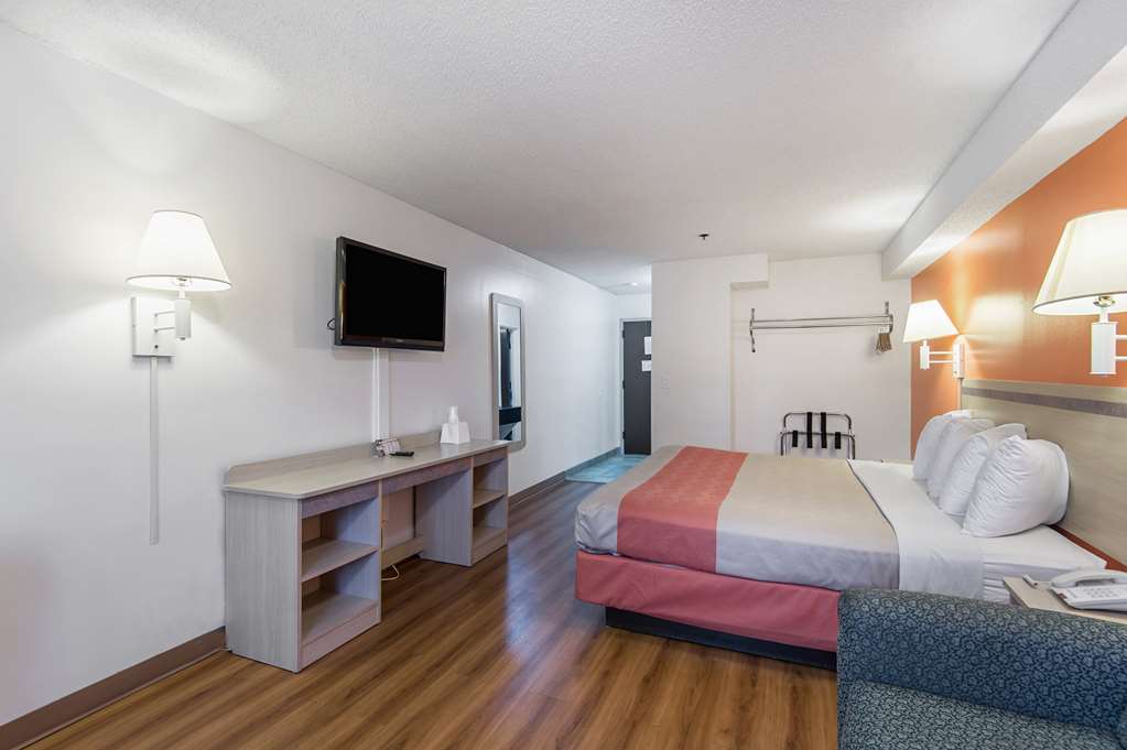 Motel 6 Lawrence KS - photo 7