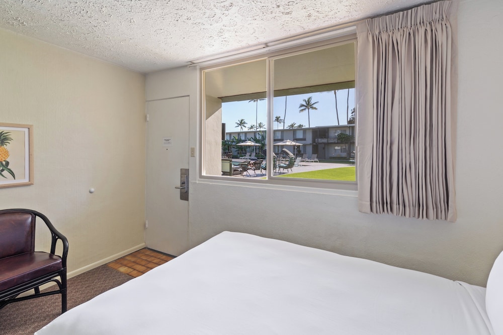 Maui Seaside Hotel - photo 12