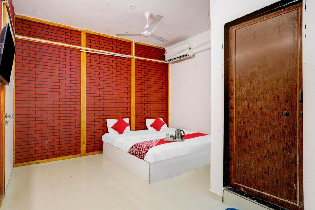 OYO Flagship 70173 Hotel Cozy Rooms in Surat, India