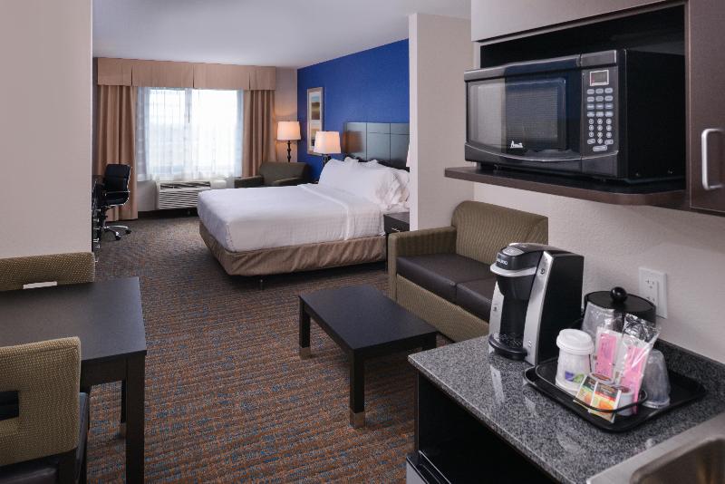 Holiday Inn Express & Suites Bakersfield Airport by IHG - photo 11