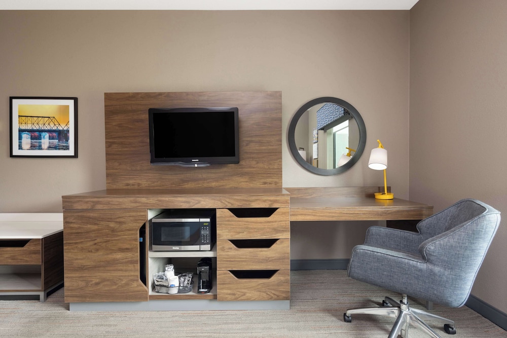 Hampton Inn & Suites Harrisburg North - photo 6