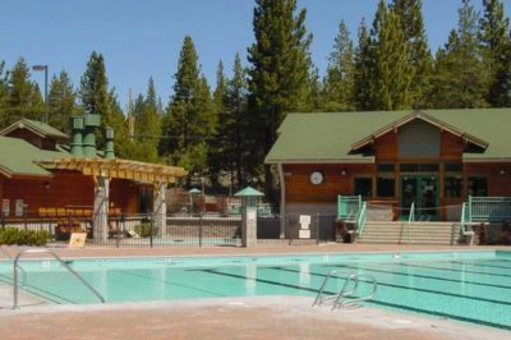 Emerald by Avantstay Tahoe Donner Mountain Retreat w Large Patio - photo 4