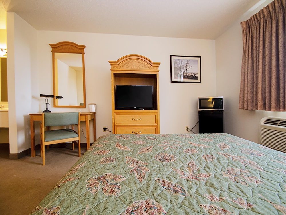 Urbana Inn & Suites - photo 9