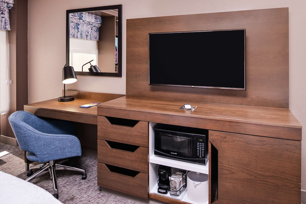 Hampton Inn Albuquerque University Midtown - photo 13