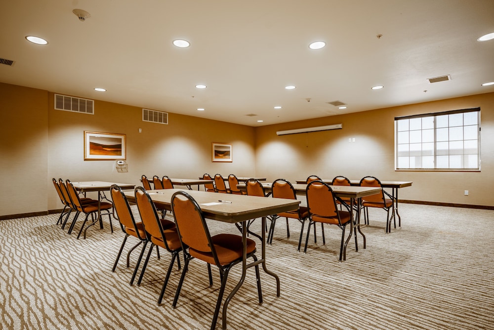 Cobblestone Suites Ripon - photo 42