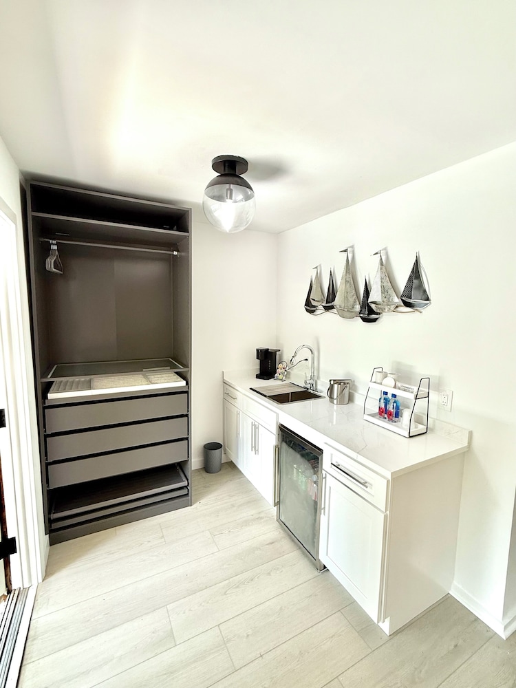 380 Inn - photo 3