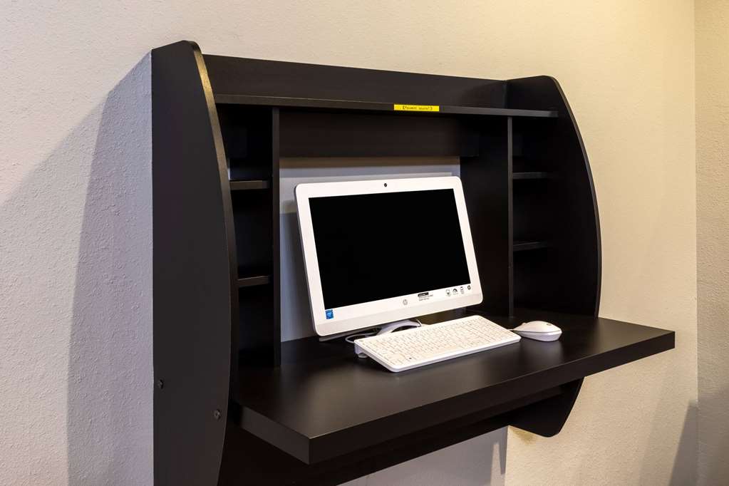 La Quinta Inn & Suites by Wyndham Fort Worth Lake Worth - photo 29