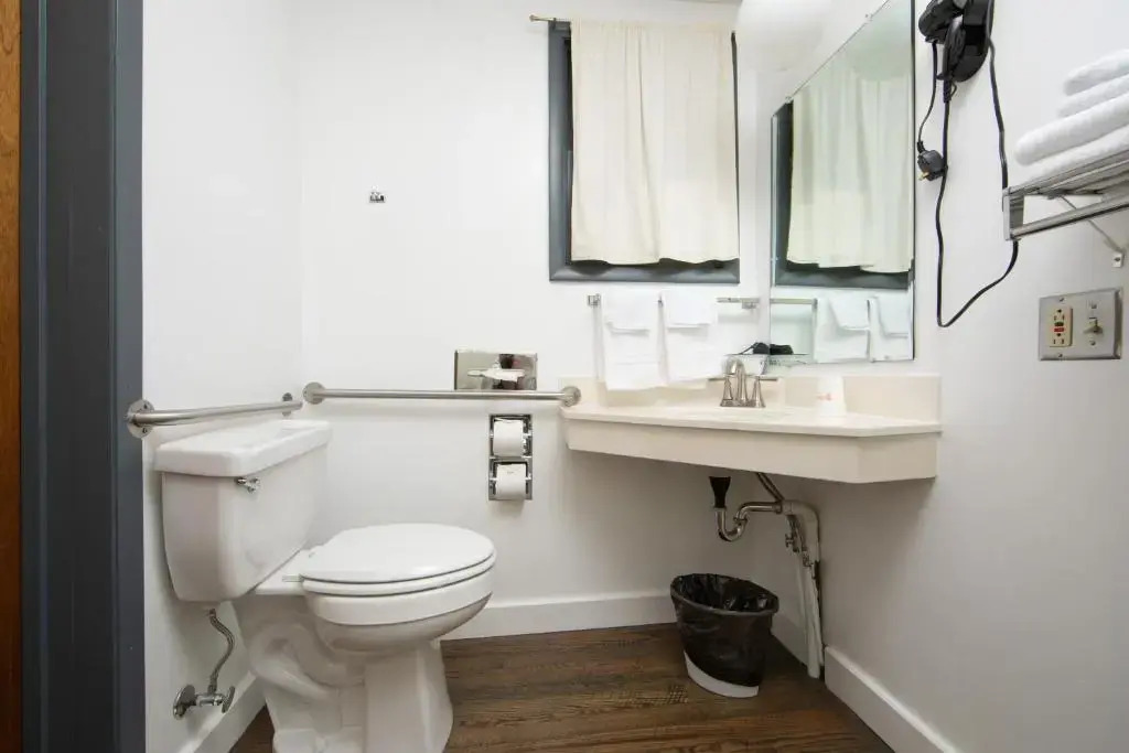 Yodeler Motel - photo 11