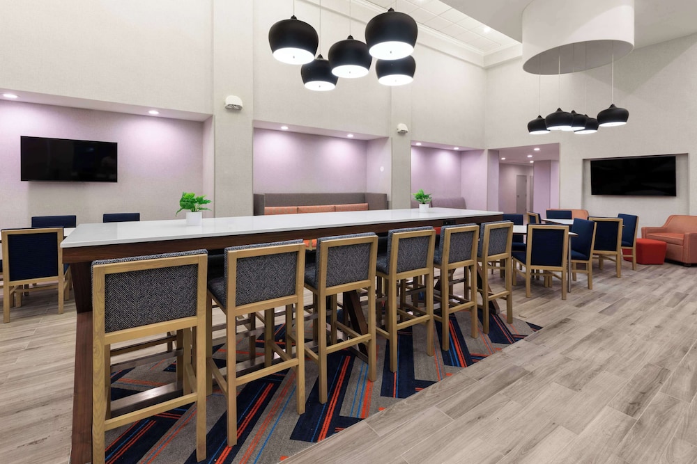 Hampton Inn & Suites Saginaw - photo 3