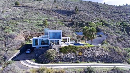 Villa Cristal — 4-Star Luxury Hotel in Tijarafe, Spain