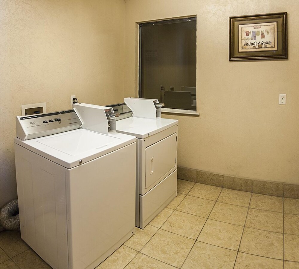 Downtowner Inn and Suites Hobby - photo 13