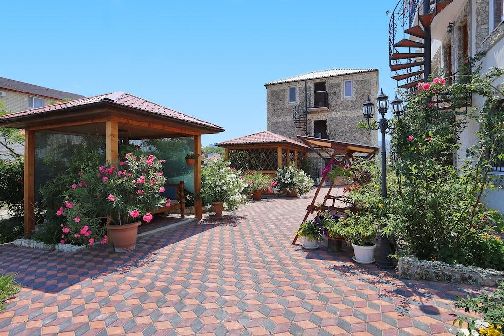 Sapsan - carbon neutral hotel in Feodosiya