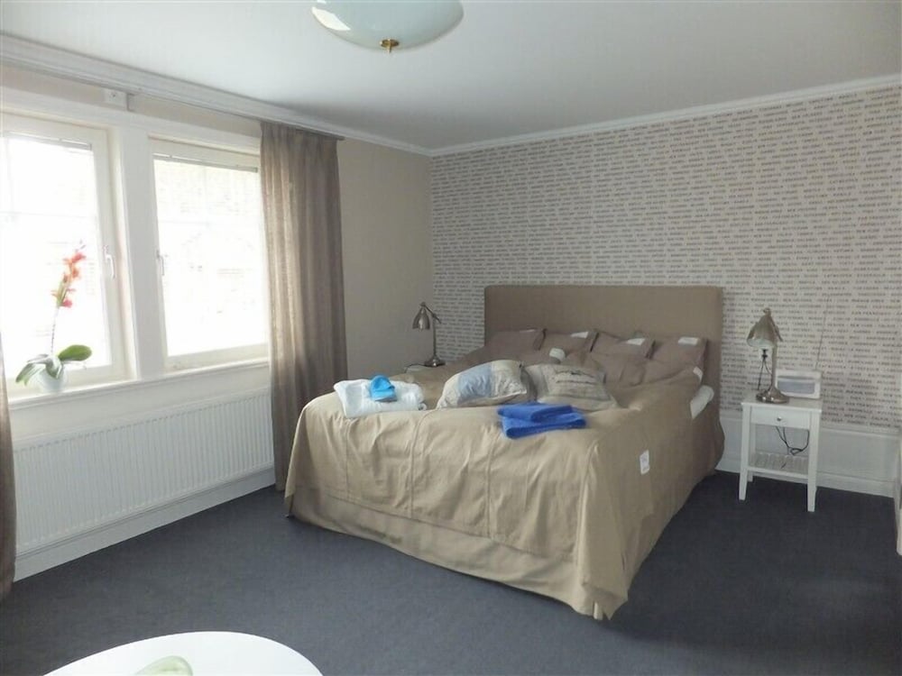 Mellanfjardens Pensionat 10992300 — Bergsjoe
