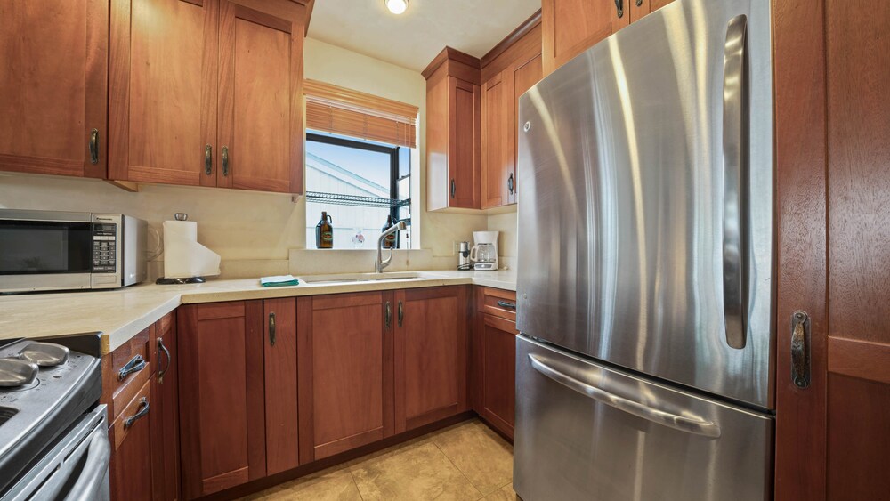 Kailua Bay Resort 3301 Two Bedroom Condo - photo 11