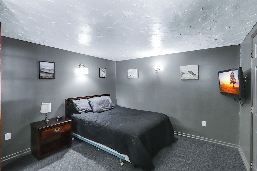 Cedar Village Motel & RV Park - photo 4